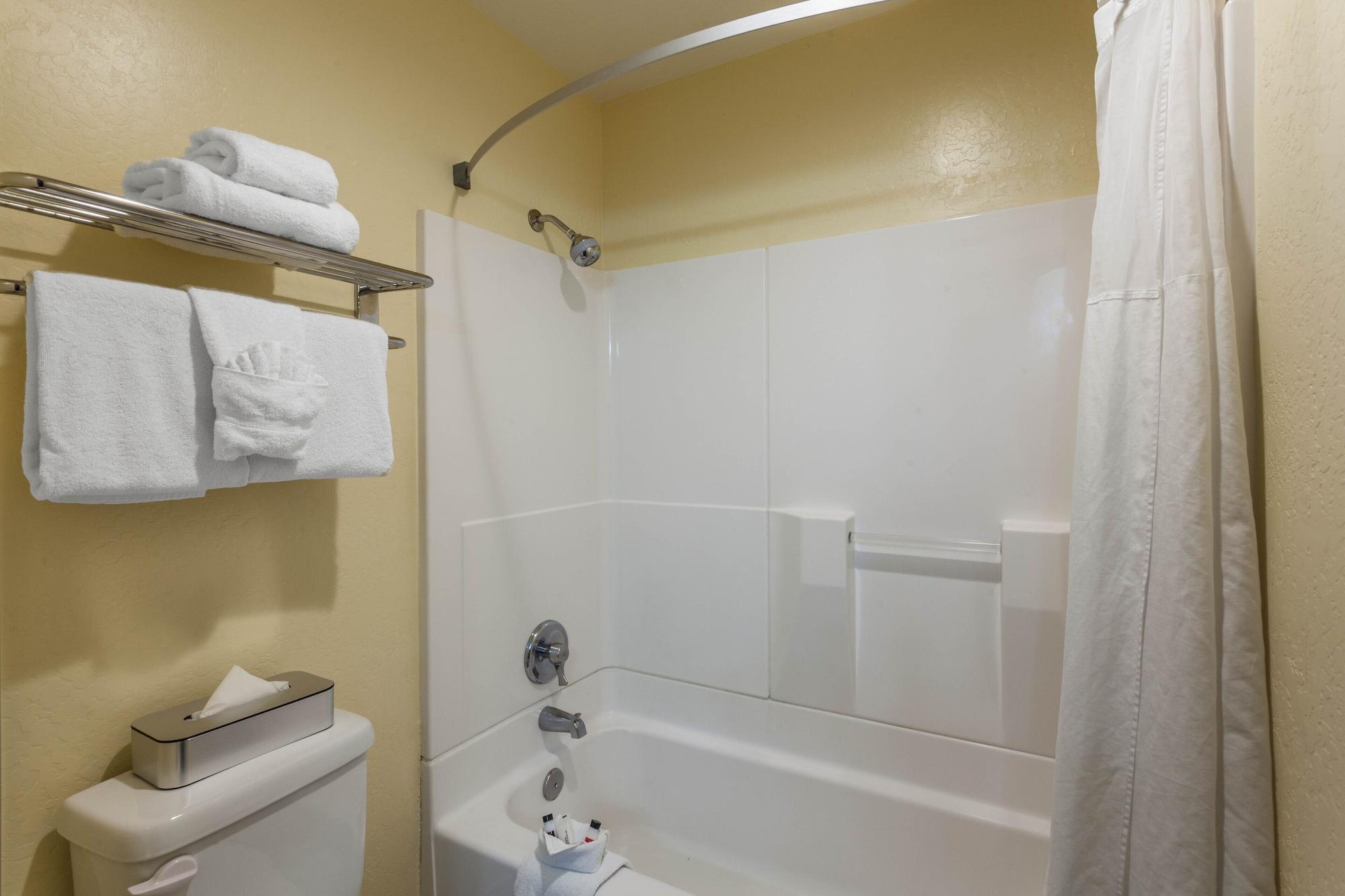 Days Inn By Wyndham Hayward Airport Ngoại thất bức ảnh