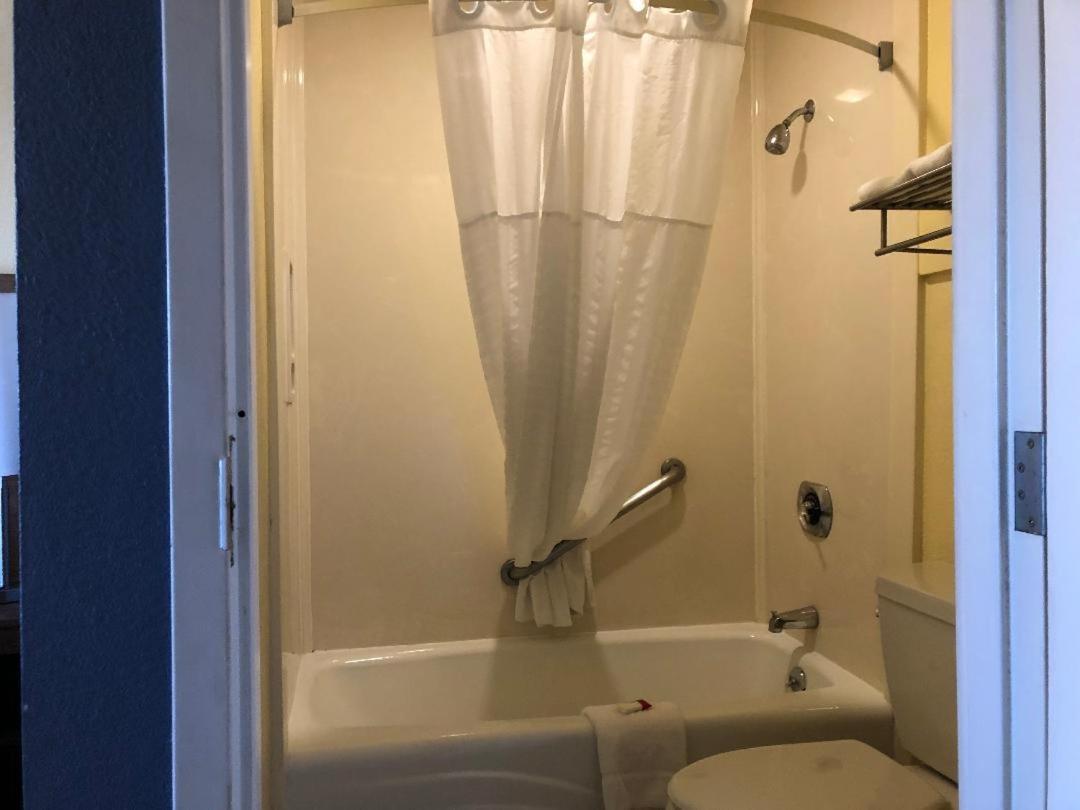 Days Inn By Wyndham Hayward Airport Ngoại thất bức ảnh